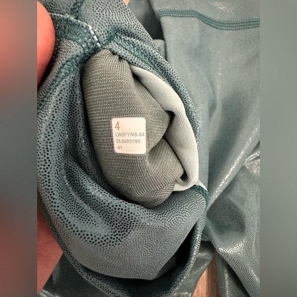 Lululemon Wunder Train High-RiseTight 25" Foil
Gradient Forest_Storm Teal size 4 - Picture 6 of 8